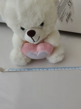 Orsacchiotto peluche bianco con cuore rosa