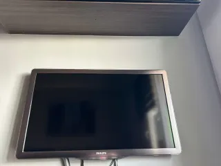 Televisión Philips Negra y Plateada.