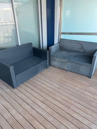 2 Divani e Tavolo in Rattan Grigio