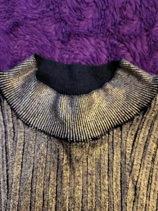 Top elegante dorado sin usar