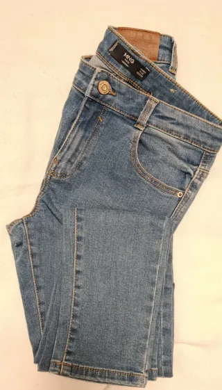 Jeans niña gris (flare) y azul  (pitillo)