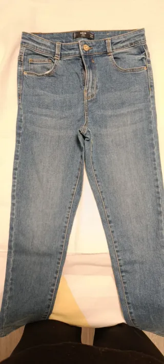 Jeans niña gris (flare) y azul  (pitillo)