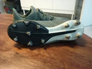 Botas de fútbol Adidas verdes talla 43.5