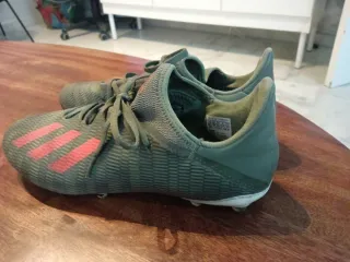 Botas de fútbol Adidas verdes talla 43.5