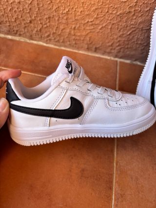 Zapatillas Nike Air Force 1 Blancas y Negras