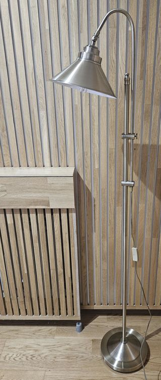 Lámpara de pie Industrial – Acero Cepillado