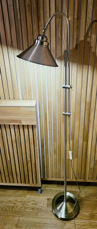 Lámpara de pie Industrial – Acero Cepillado