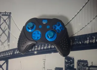 Xbox One S 500GB + Controller + Box