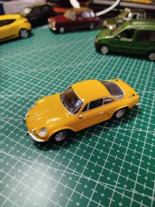 Varios Renault 1:43 sin caja