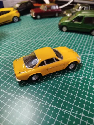 Varios Renault 1:43 sin caja