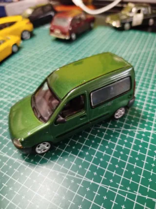 Varios Renault 1:43 sin caja