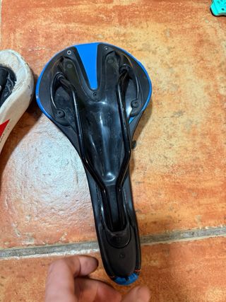 SILLÍN MTB PEDALES CUERNOS