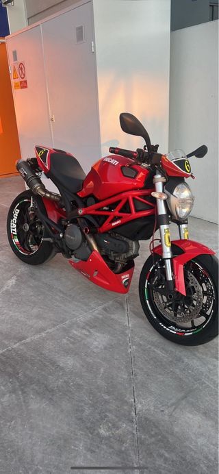 Ducati Monster 796 A2