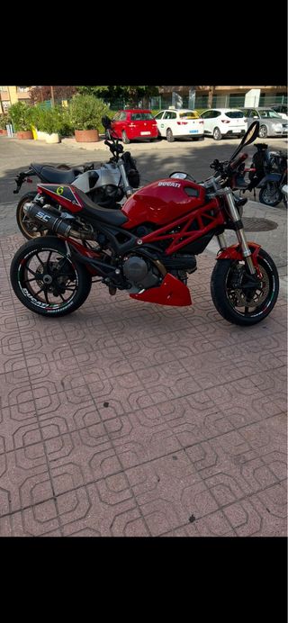 Ducati Monster 796 A2