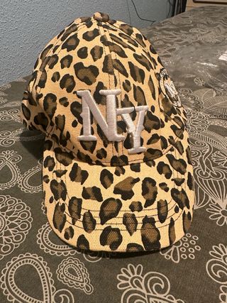 Gorra chica estampado leopardo