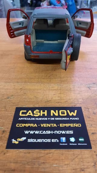 ERTL LAND ROVER FREELANDER COCHE A ESCALA 1/18