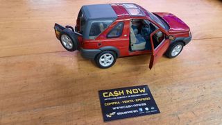 ERTL LAND ROVER FREELANDER COCHE A ESCALA 1/18