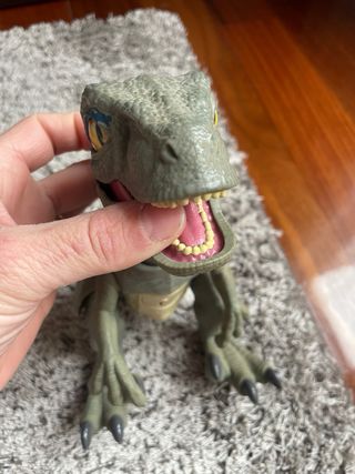 Velociraptor Blue Jurassic World