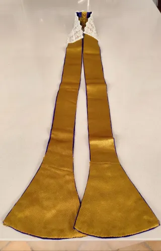 Estola litúrgica antigua morada y dorada