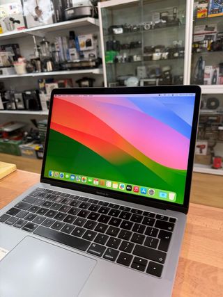 MacBook Air 2019 13” i5 8GB RAM 128GB SSD