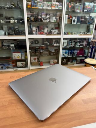 MacBook Air 2019 13” i5 8GB RAM 128GB SSD