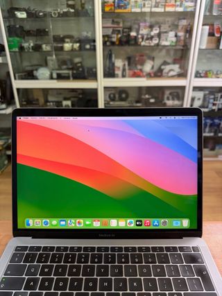 MacBook Air 2019 13” i5 8GB RAM 128GB SSD