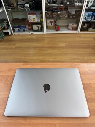 MacBook Air 2019 13” i5 8GB RAM 128GB SSD