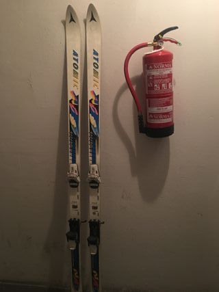 Esquís Rossignol con fijaciones
