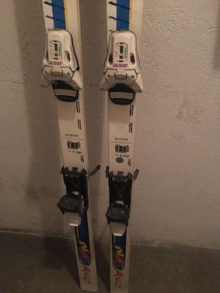Esquís Rossignol con fijaciones