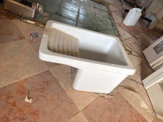 Lavadero blanco de cerámica