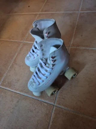 Patines de niña blancos