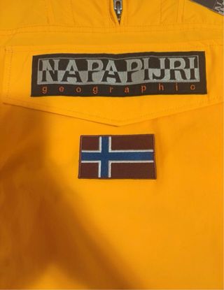 Giacca a vento Napapijri gialla