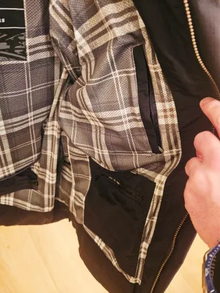 Chaqueta moto Barbour x Triumph color negro