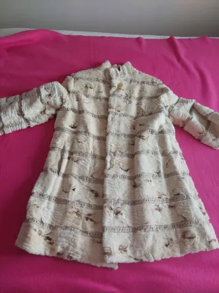 Chaquetón de piel beige y marrón