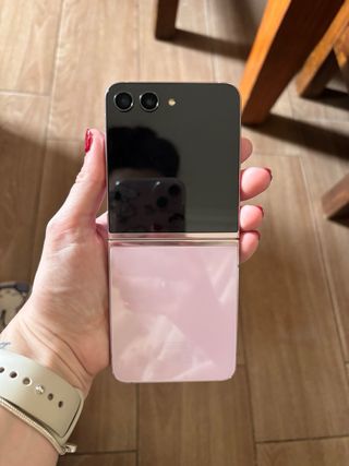 Samsung Galaxy Z Flip 5 morado