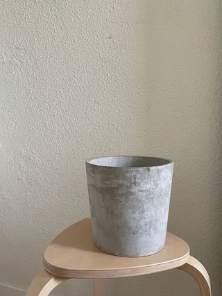 Vaso ERNST in cemento grigio