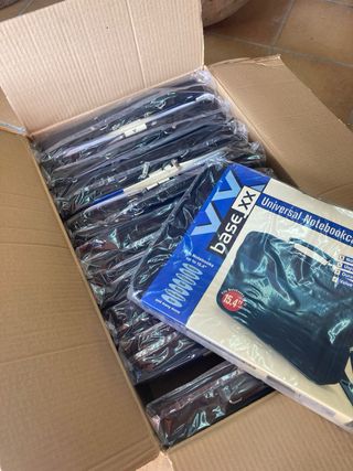 Confezione da 10 portacomputer portatili Base XX 15,4”