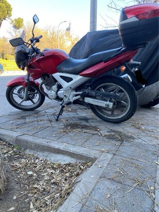 Honda CBF 250 Roja