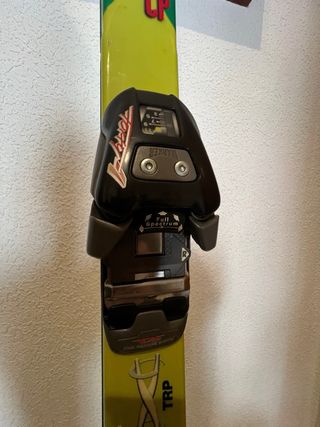 Lote 2 esquís Dynastar y Kästle