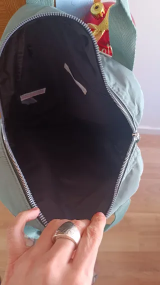 Mochila Primark verde acolchada