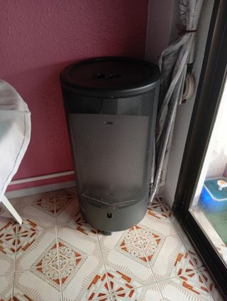 Estufa de gas Chic negra de llama azul