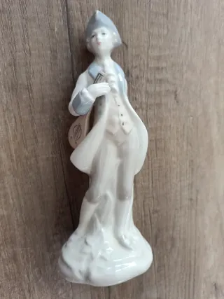 Figura de porcelana músico