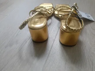 Sandalias doradas Zara trenzadas
