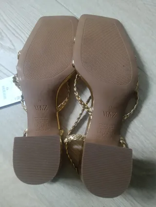 Sandalias doradas Zara trenzadas