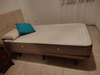 Cama completa: colchón, somier y cabecero