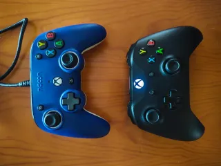 Xbox One X + 700€ in giochi + 2 controller