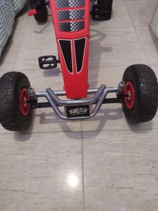 Go-kart infantil Homcom con pedales