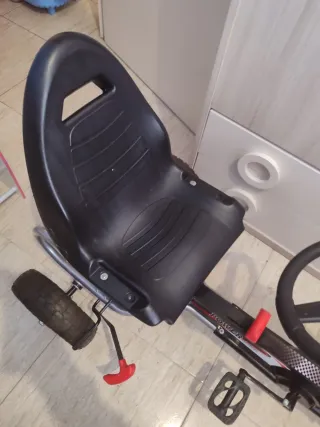 Go-kart infantil Homcom con pedales