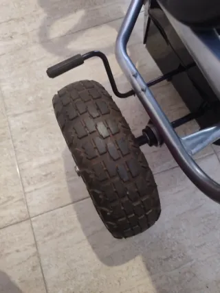 Go-kart infantil Homcom con pedales