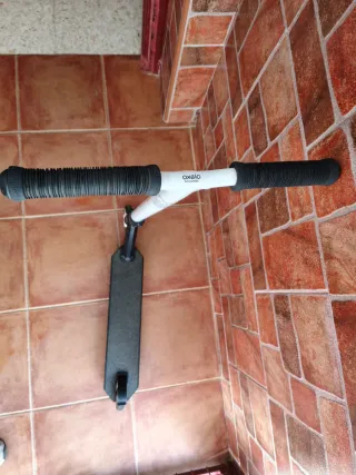 Patinete Oxelo blanco y negro